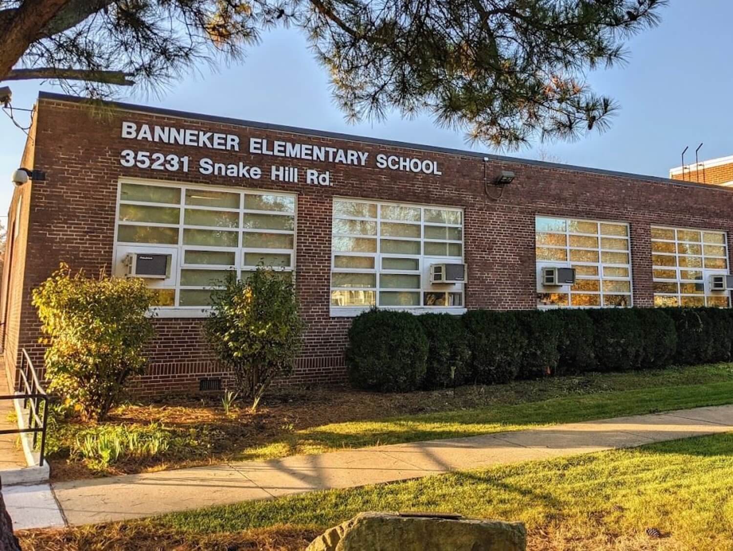 Photo of the Banneker elementary school building in Virginia