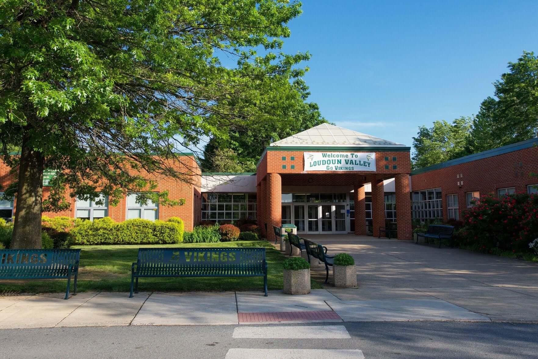 Photo of the Loudoun Valley High School building